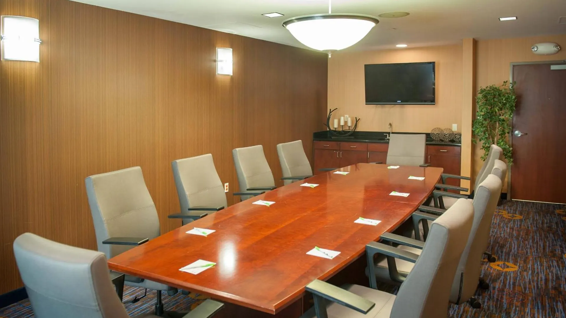 Courtyard By Marriott Pensacola Downtown Hotel