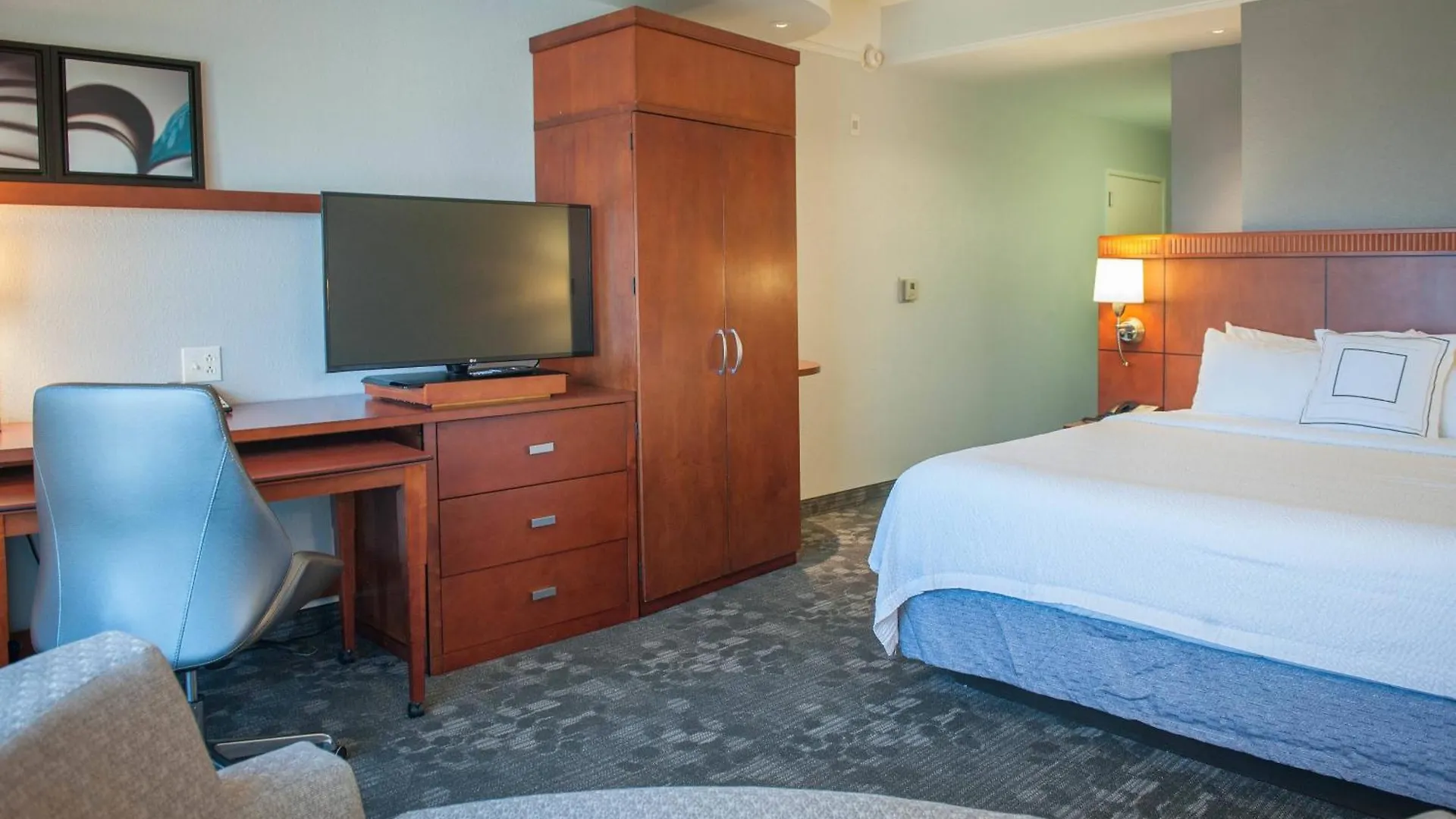 Courtyard By Marriott Pensacola Downtown Hotel